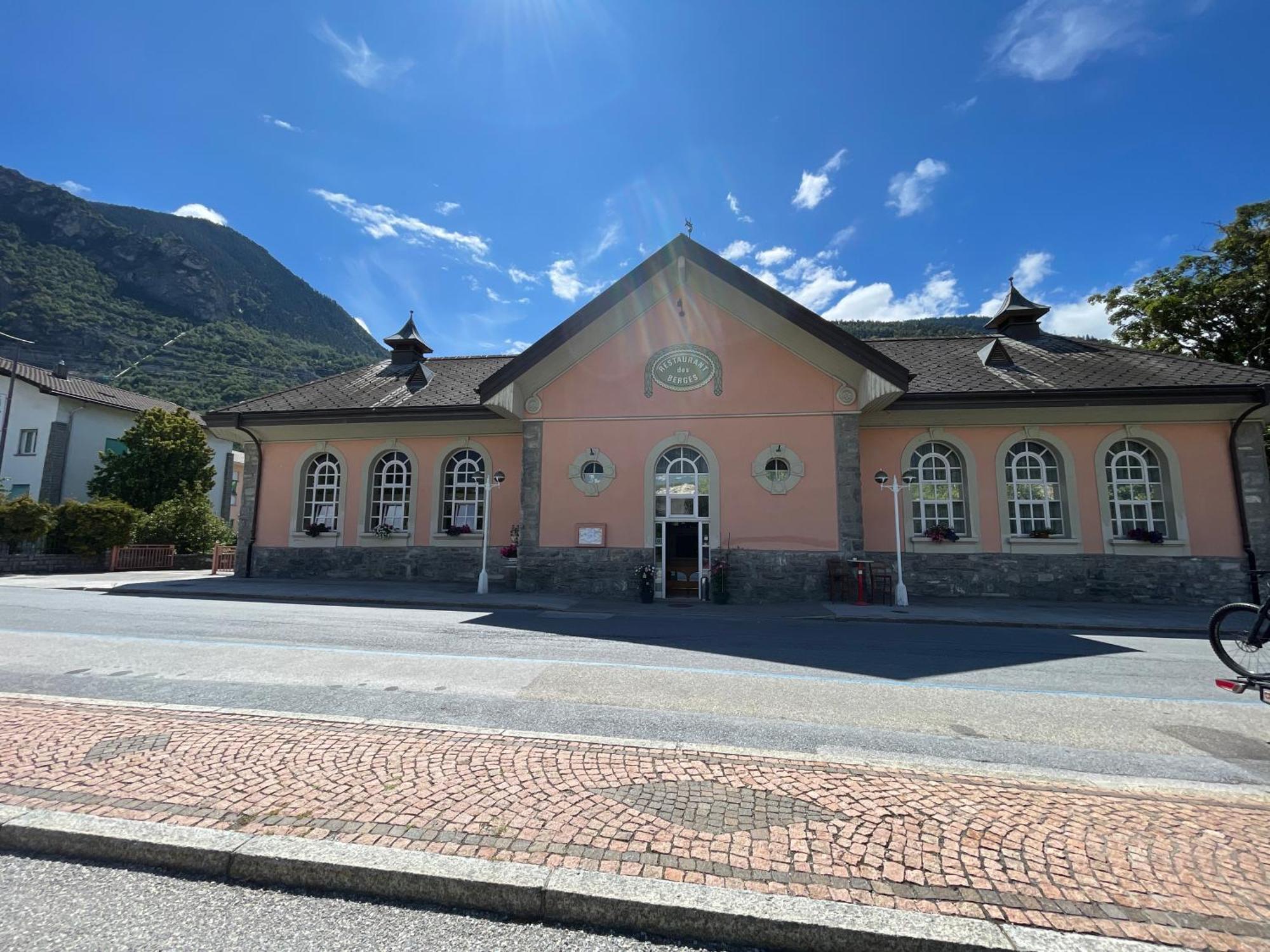 Hotel Les Berges Chippis Exterior photo